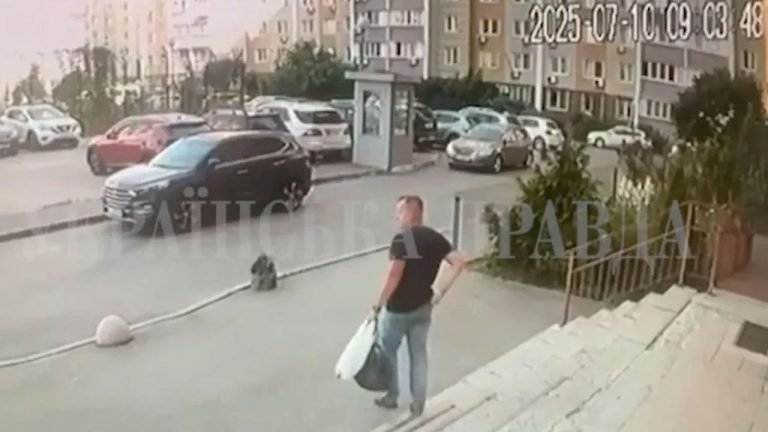 প্রকাশ্য দিবালোকে ইউক্রেনের গোয়েন্দা কর্মকর্তাকে গুলি করে হত্যা