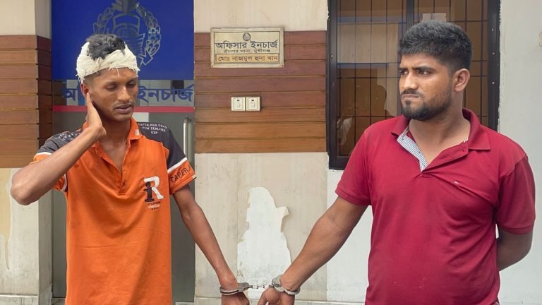 শ্রীনগরে এনটিভির সাংবাদিকের মোটরসাইকেল ছিনতাই, দুই ছিনতাইকারী আটক