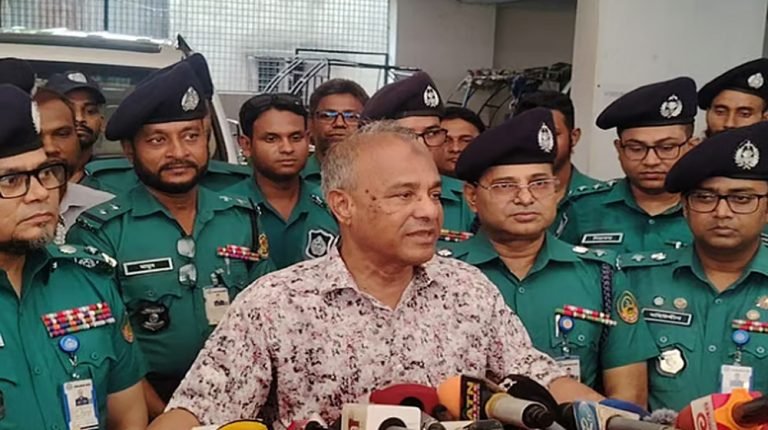 ব্যবসায়ীকে হত্যার ঘটনায় ব্যবস্থা নিচ্ছে আইনশৃঙ্খলা বাহিনী: স্বরাষ্ট্র উপদেষ্টা