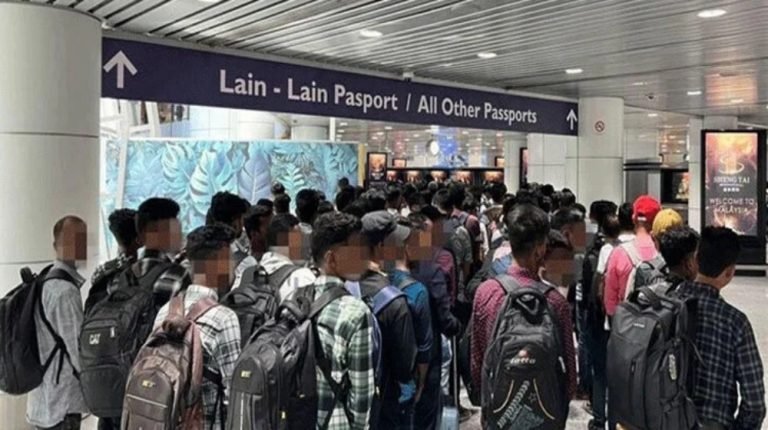 মালয়েশিয়ায় প্রবেশে ব্যর্থ: ৯৬ বাংলাদেশিসহ ১৩১ জনকে ফেরত পাঠানো হয়েছে