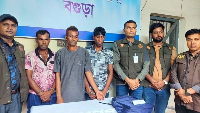 বগুড়ায় জোড়া খুনের ঘটনায় ডাকাত সর্দারসহ গ্রেপ্তার ৩