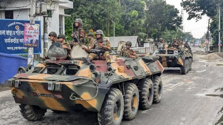 গোপালগঞ্জে অনির্দিষ্টকালের জন্য কারফিউ