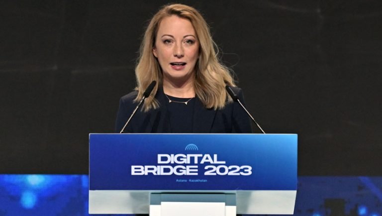 ঢাকায় আসছেন স্টারলিংকের ভাইস প্রেসিডেন্ট