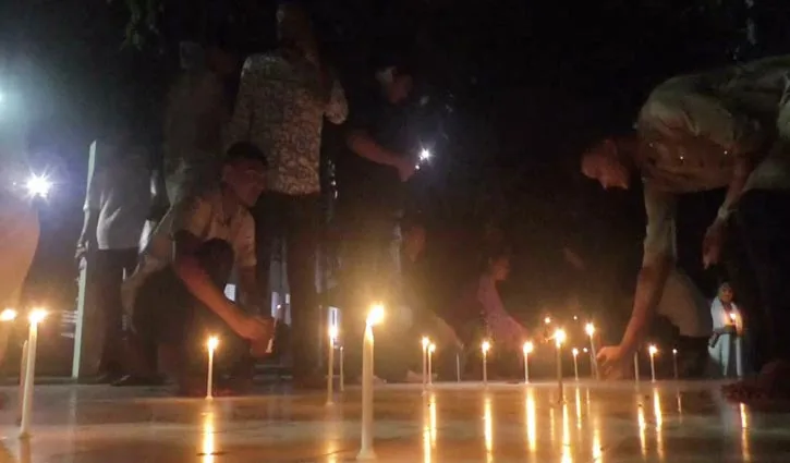 মাইলস্টোনে নিহতের স্মরণে গোপালগঞ্জে মোমবাতি প্রজ্জ্বলন