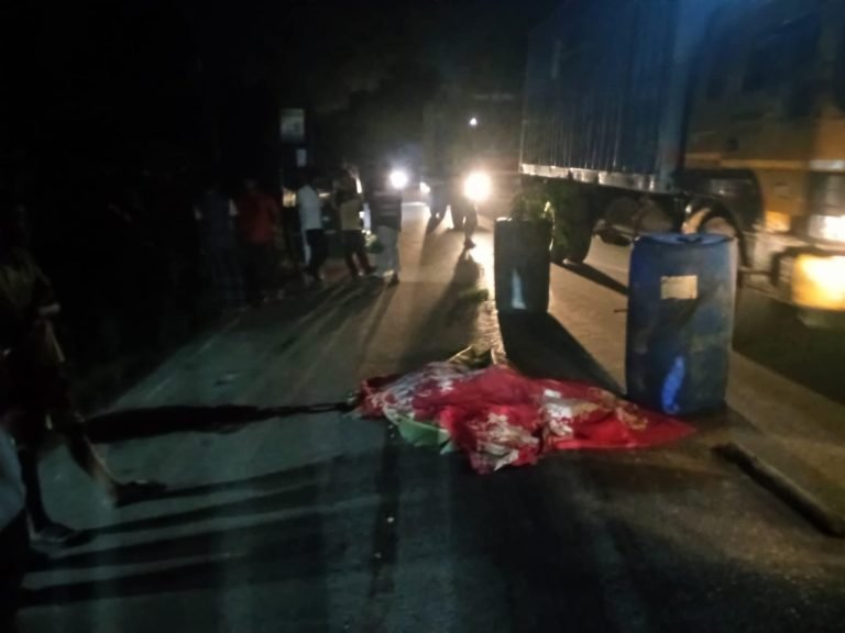 সোনারগাঁয়ে মালবাহী ট্রাকের চাপায় ড্রেজার শ্রমিকের মৃত্যু