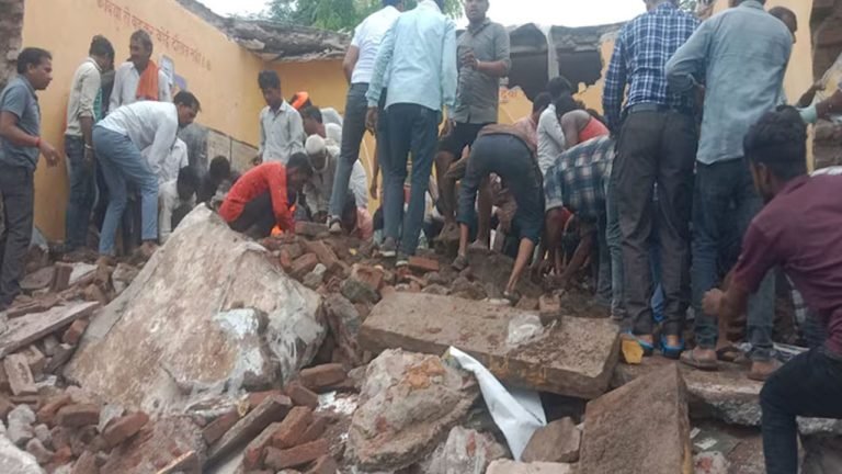 রাজস্থানে স্কুলের ছাদ ধসে ৪ শিশুর মৃত্যু, অনেকেই ধ্বংসস্তূপে আটকা