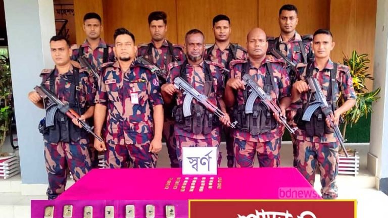 ঝিনাইদহে ৬ কোটি টাকার সোনার বার ফেলে ভারতে পালাল ‘পাচারকারী’