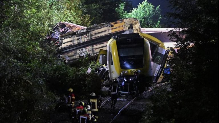 জার্মানিতে ট্রেন দুর্ঘটনায় নিহত ৩