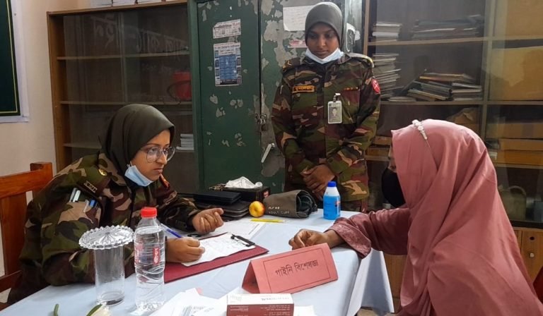 ‘আর্মি ডাক্তর, বিনা টে-হা-ই দেখলো, ওষুধ ও চশমা দিল’