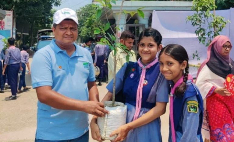 পরিবেশ কর্মীদের অনুপ্রেরণা সোনারগাঁয়ের সন্তান মোহাম্মদ হোসাইন