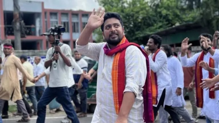 নিজেদের চাঁদাবাজি ঢাকতে তরুণদের দায় দিচ্ছে বিএনপি: নাহিদ ইসলাম