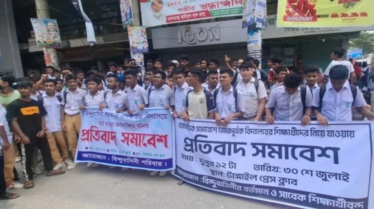 ক্লাস বাদ দিয়ে এনসিপির সমাবেশে যেতে বাধ্য করার অভিযোগ, শিক্ষার্থীদের বিক্ষোভ