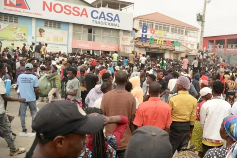 অ্যাঙ্গোলায় জ্বালানি তেলের মূল্যবৃদ্ধি নিয়ে সহিংস বিক্ষোভে নিহত ২২