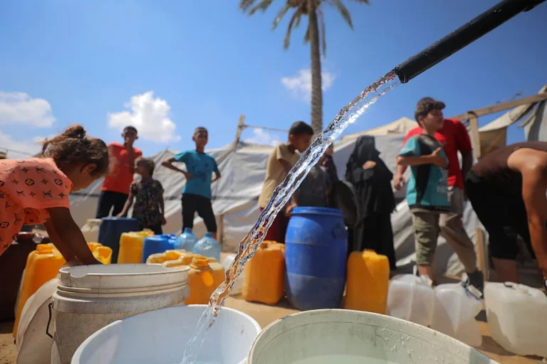 গাজার পানি সংকট নিরসনে পাইপলাইন বসাচ্ছে আরব আমিরাত