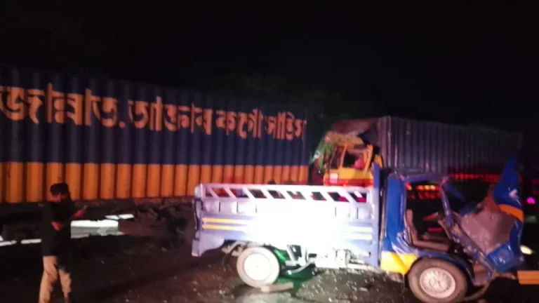 গজারিয়ায় ৩ বাহনের সংঘর্ষে নিহত ১