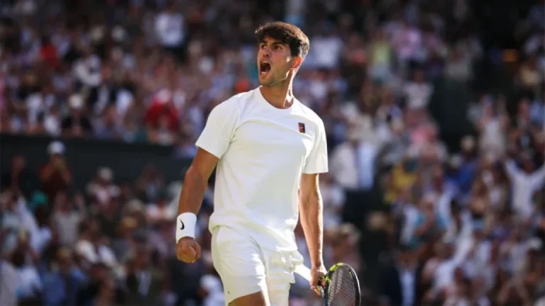 উইম্বলডনে রেকর্ড অঘটন, টিকে রইলেন আলকারাজ-সাবালেঙ্কা