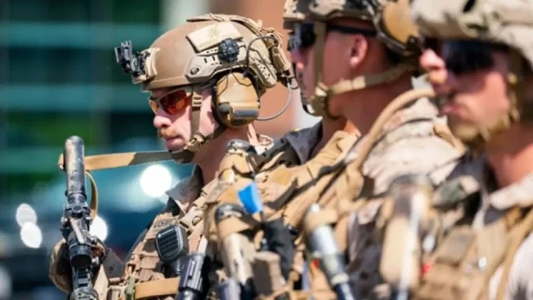 হঠাৎ কেন ফ্লোরিডায় ২০০ মেরিন সেনা মোতায়েন