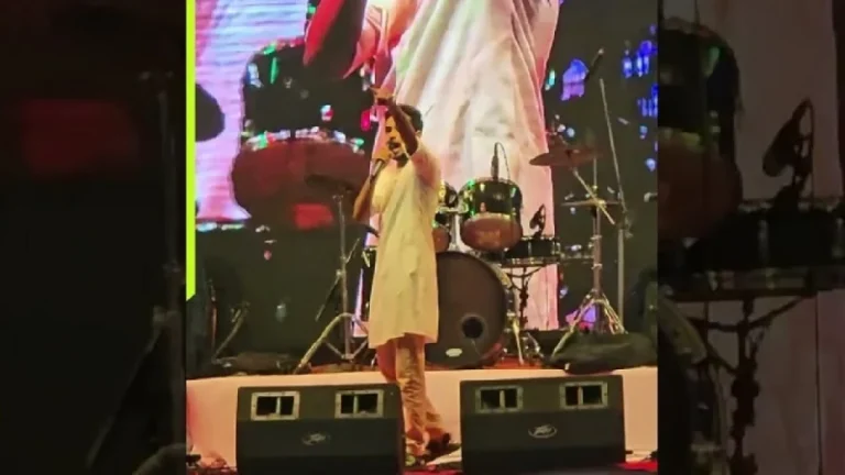 রাজু ভাস্কর্যে আসিফ মাহমুদের ‘রাজাকার, রাজাকার’ স্লোগান