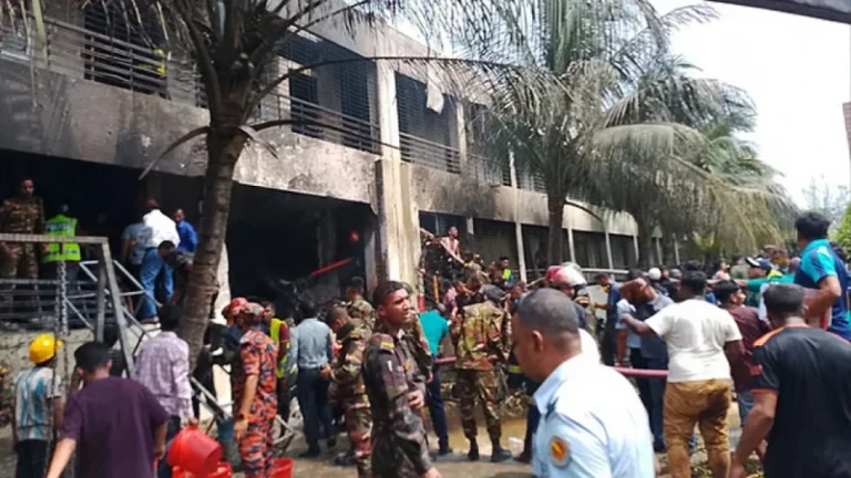 উত্তরায় বিমান বিধ্বস্ত হয়ে নিহত ১৯