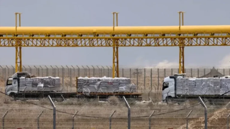 গাজা সীমান্তে দাঁড়িয়ে আছে ৬ হাজার ত্রাণবাহী ট্রাক