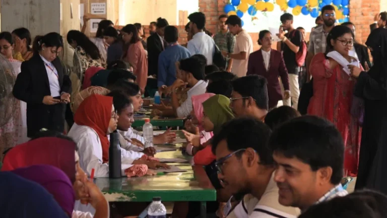 জুলাই গণঅভ্যুত্থান স্মরণে আইইইউবিএটিতে স্বাস্থ্য পরীক্ষা ও রক্তদান কর্মসূচি