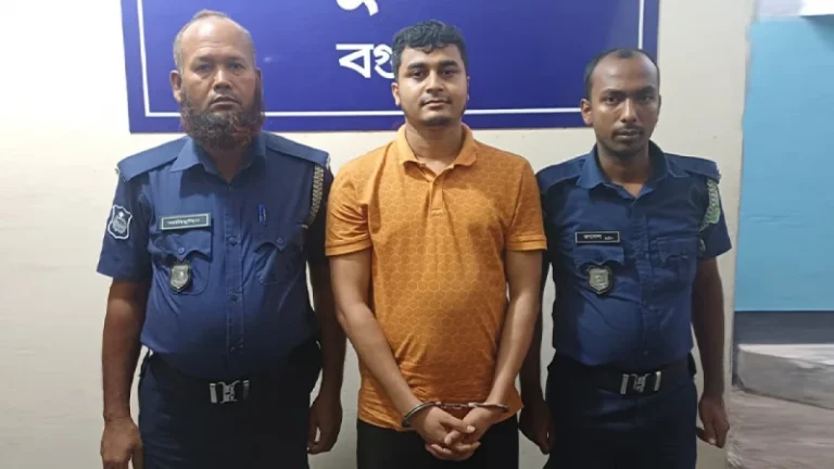 শেরপুরে অস্ত্র ও বিস্ফোরকসহ ৪ মামলায় সাবেক কাউন্সিলর আটক