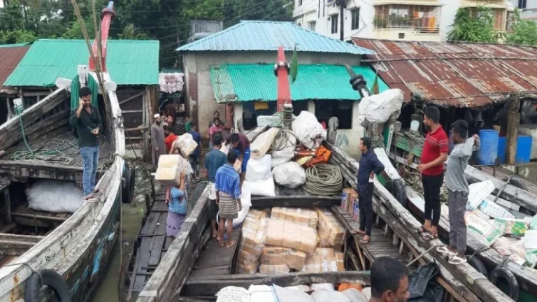 টেকনাফ-সেন্টমার্টিন নৌরুটে ৪ দিন পর ট্রলার চলাচল শুরু