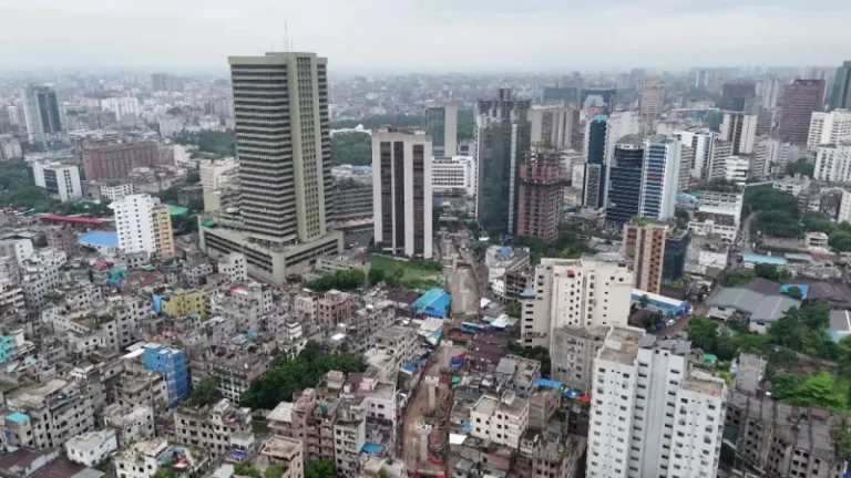 বায়ুদূষণের কবলে কিনশাসা, ঢাকার পরিস্থিতি কী