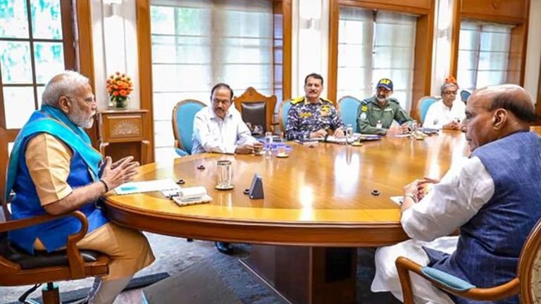 ভারত-পাক যুদ্ধবিরতির পর নৌপ্রধানকে মোদির বার্তা— ‘আপনার সময় আসবে’