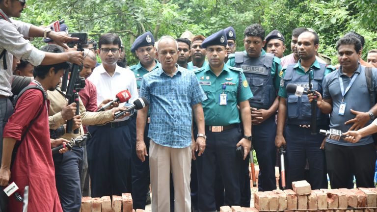 জুলাই হত্যাকাণ্ডে নিহত ১১৪ জনের মরদেহ তোলা হবে রায়েরবাজার গণকবর থেকে