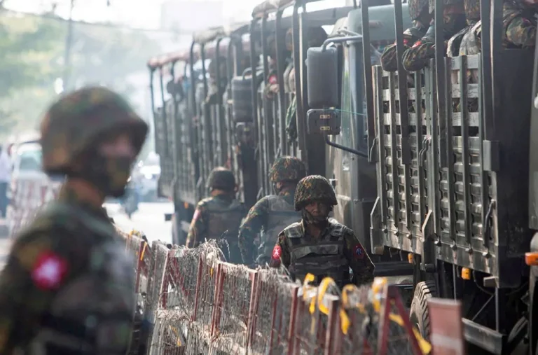 মিয়ানমারে রুবিখনির শহরে জান্তার বিমান হামলায় নিহত অন্তত ১৩