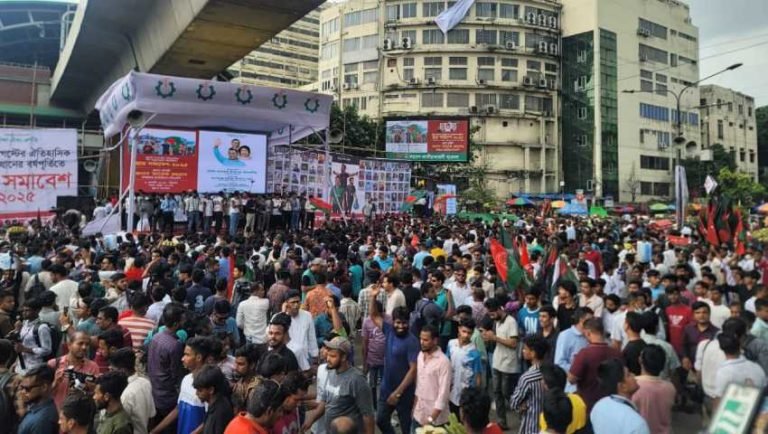 শাহবাগে ছাত্রদল নেতাকর্মীদের ঢল