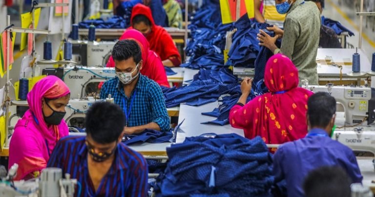 ৫ আগস্ট সব পোশাক কারখানায় সাধারণ ছুটি ঘোষণা