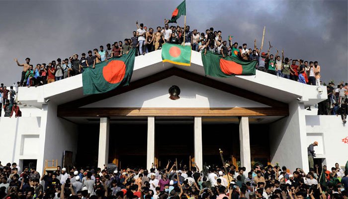 ঘোষণাপত্রে জুলাই শহীদদের ‘জাতীয় বীর’ ঘোষণা