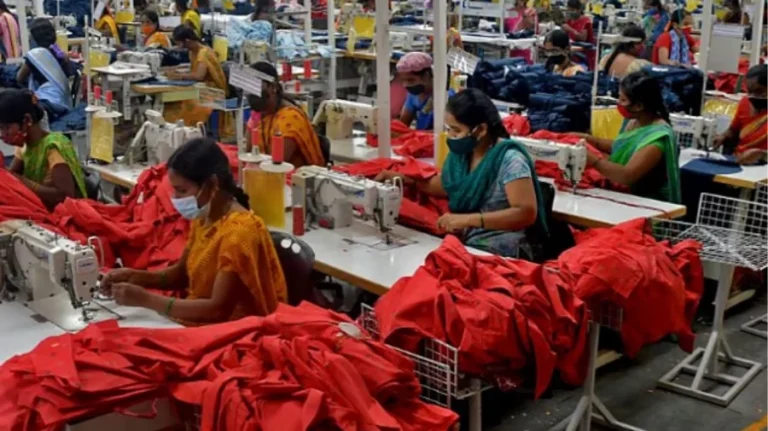 ট্রাম্পের বাড়তি শুল্কে বিপাকে ভারতের পোশাক খাত, উৎপাদন সরছে বাংলাদেশসহ অন্যান্য দেশে