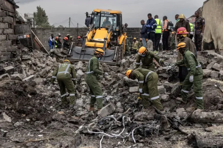 কেনিয়ায় আবাসিক ভবনে বিমান বিধ্বস্ত, নিহত ৬