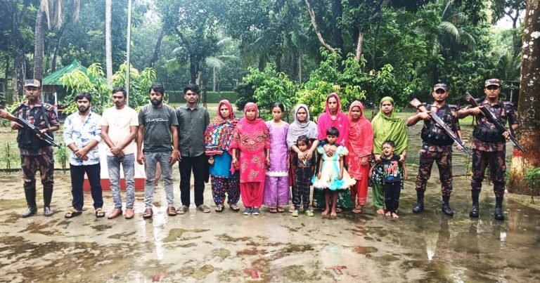 নওগাঁ সীমান্ত দিয়ে ১৮ বাংলাদেশিকে পুশইন