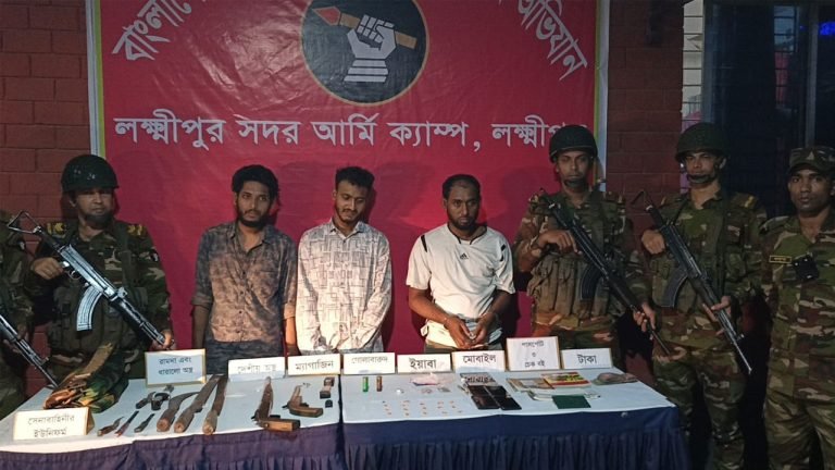 লক্ষ্মীপুরে আগ্নেয়াস্ত্র-ইয়াবাসহ তিন যুবক আটক