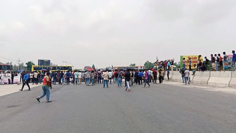 ঢাকা-উত্তরবঙ্গ মহাসড়ক অবরোধ