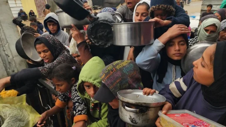গাজায় ভয়াবহ মানবিক বিপর্যয়, না খেয়েই মারা গেল শতাধিক শিশু