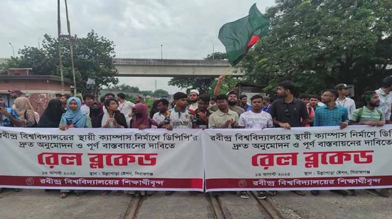 ঢাকার সঙ্গে উত্তরাঞ্চলের ১৬ জেলার রেল যোগাযোগ বন্ধ