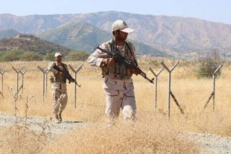 পাকিস্তান সীমান্তবর্তী এলাকায় ব্যাপক গুলিবিনিময়, ইরানি পুলিশ অফিসার নিহত