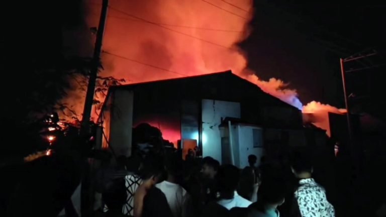 গাজীপুরে ঝুটের গুদামে আগুন