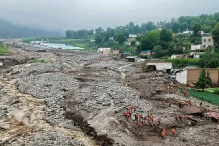 চীনের উত্তরাঞ্চলে আকস্মিক বন্যায় ৯ জনের মৃত্যু