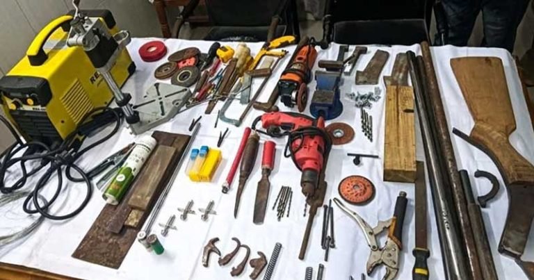 পাবনায় চতরা বিলের মধ্যে অস্ত্র তৈরির কারখানা আবিষ্কার