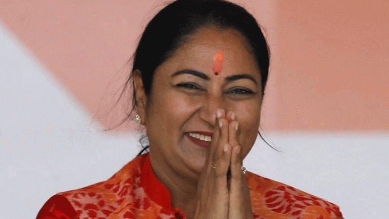 জনশুনানি চলাকালে দিল্লির মুখ্যমন্ত্রীর ওপর হামলা, চুলের মুঠি ধরে মারধর