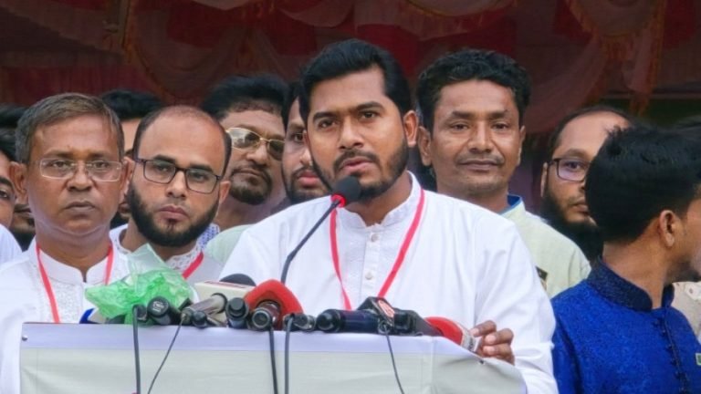 ‘বাংলাদেশে পণ্যের দাম না কমার পেছনে অন্তর্বর্তী সরকারের দুর্নীতি-ক্ষমতার লোভই দায়ী’