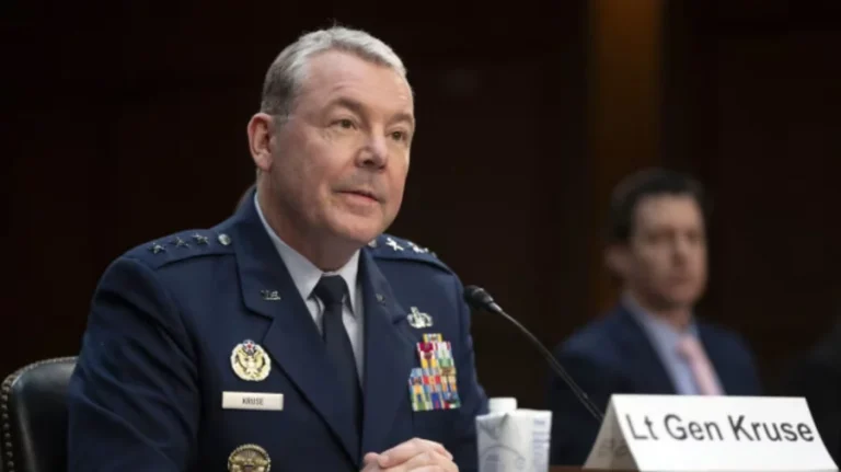 মার্কিন প্রতিরক্ষা গোয়েন্দা সংস্থার প্রধানকে বরখাস্ত করলো ট্রাম্প প্রশাসন