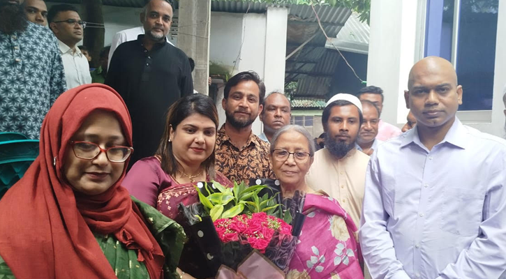 নারায়ণগঞ্জে জামদানি পল্লী পরিদর্শন উপদেষ্টা ফরিদা আখতার