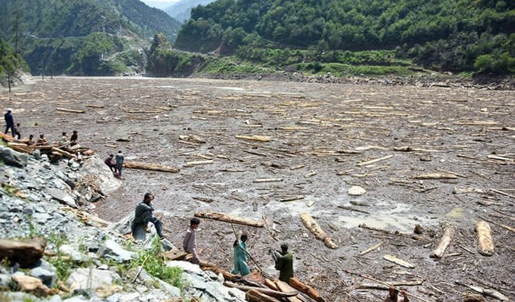 পাকিস্তানে একদিনের ভূমিধসে তৈরি হলো ৭ কিলোমিটার দীর্ঘ হ্রদ